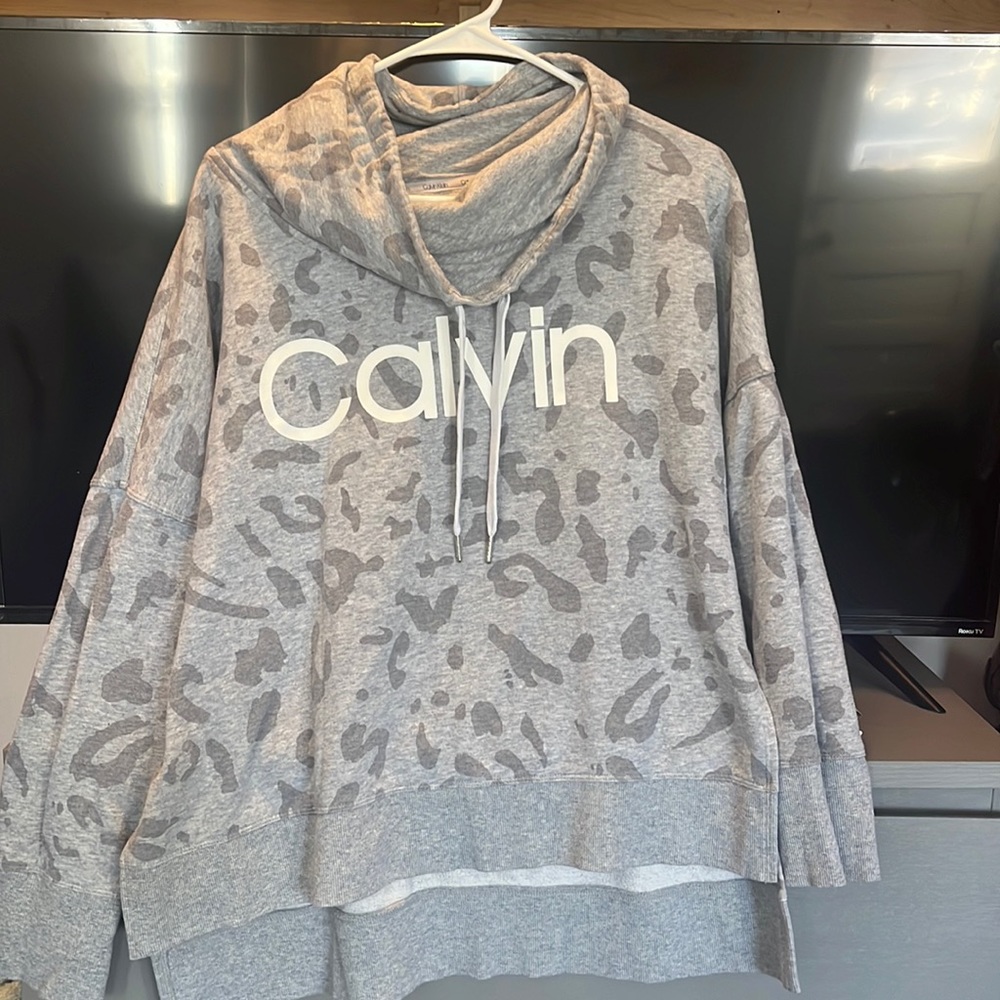 Scoop grey Calvin Klein sweater with a grey cheetah print